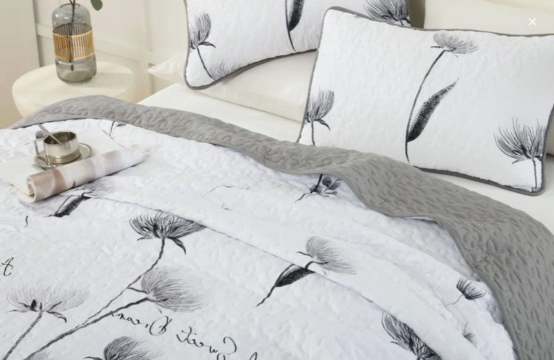 3-Piece Queen Floral Quilt Set, Lightweight Reversible Farmhouse Coverlet with 2 Pillow Shams - queen floral quilt set styled bedroom