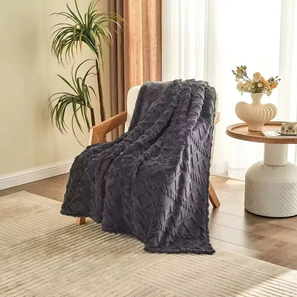 AEHOME Lamb Fleece Blanket - Anti-Pilling Fluffy Throw for Sofa and Bed - Gray/Pink, fluffy Lamb fleece blanket for cozy home use