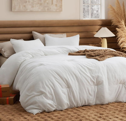 California King Comforter Set – Inviting retreat atmosphere with stylish decor elements.