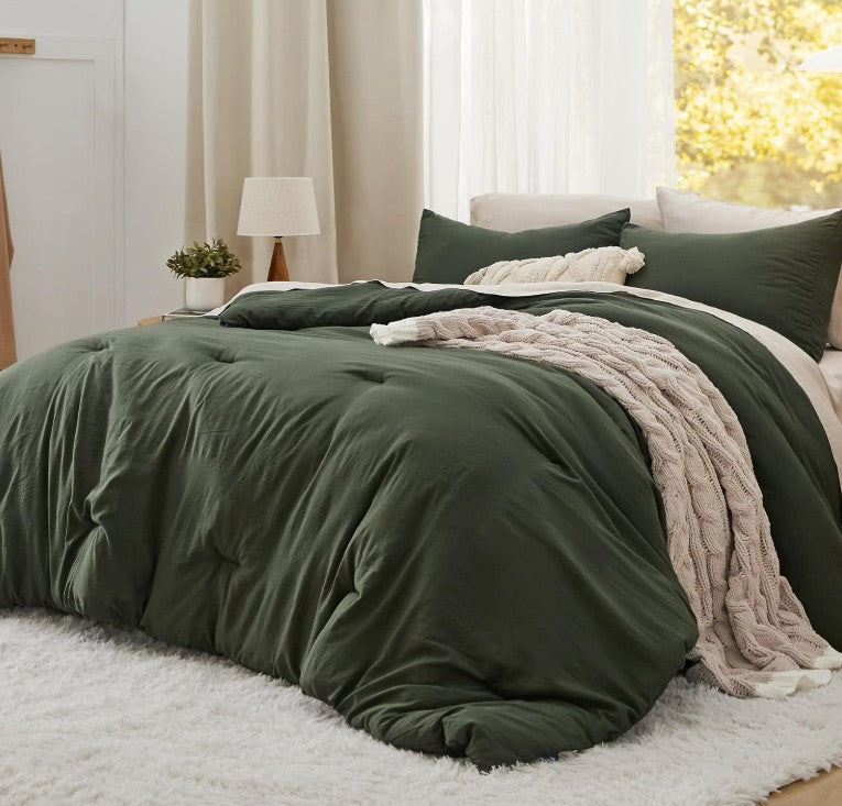 California King Comforter Set – Designed for comfort and sophistication in a chic bedroom.