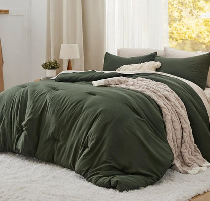 California King Comforter Set – Designed for comfort and sophistication in a chic bedroom.
