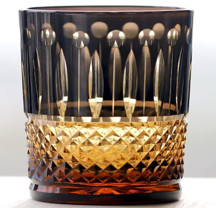 Stylish Premium Hand-Cut Whiskey Glass – Lead-Free Crystal Edo Kiriko Tumbler, showcasing craftsmanship for an upscale drinking experience.