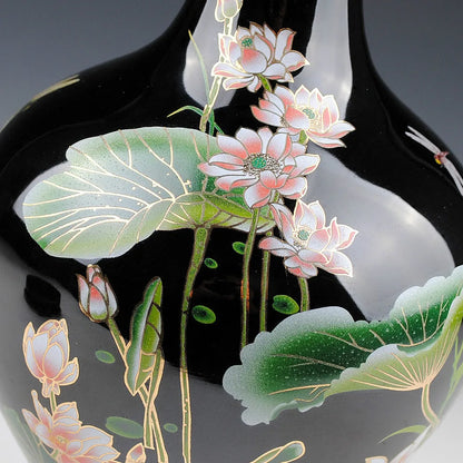 Elegant Chinese-Style Black Ceramic Vase with a mirror black glaze for sophisticated traditional chinese art home decoration.