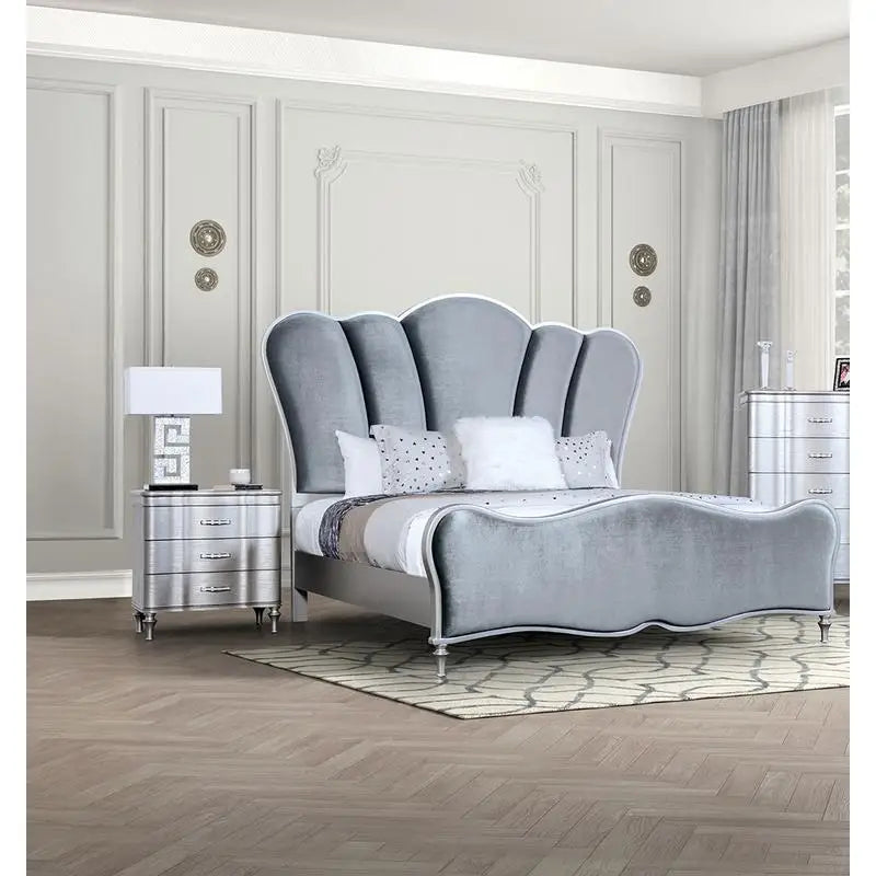 Lovely 3-Piece Queen Size Light Grey Bedroom Set w/2 Nightstands