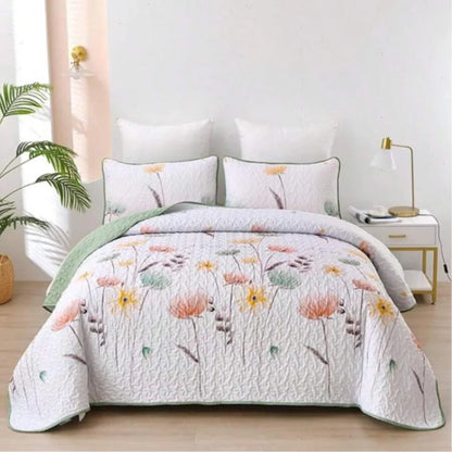 3-Piece Queen Floral Quilt Set, Lightweight Reversible Farmhouse Coverlet with 2 Pillow Shams - lightweight queen bed coverlet