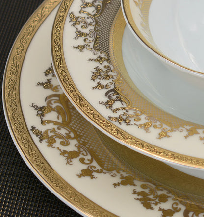 Luxury 98-Piece Ceramic White/Gold Dinnerware Set 