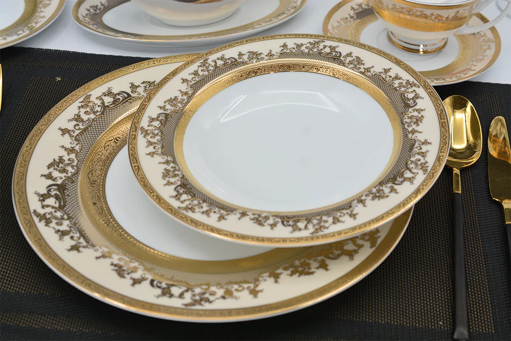 Luxury 98-Piece Ceramic White/Gold Dinnerware Set 