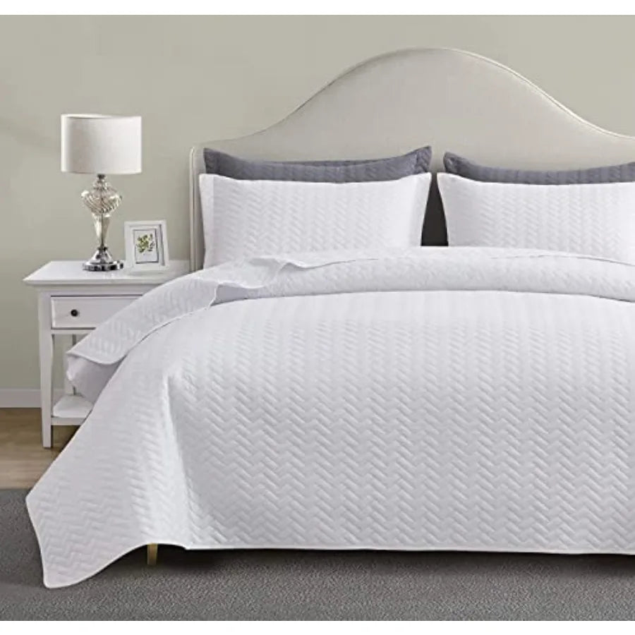 Elegant White 3-Piece Queen Size Quilt Set 