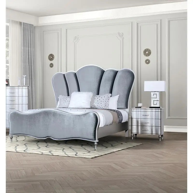 Lovely 3-Piece Queen Size Light Grey Bedroom Set w/2 Nightstands
