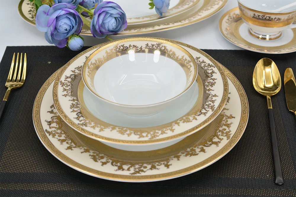 Luxury 98-Piece Ceramic White/Gold Dinnerware Set 