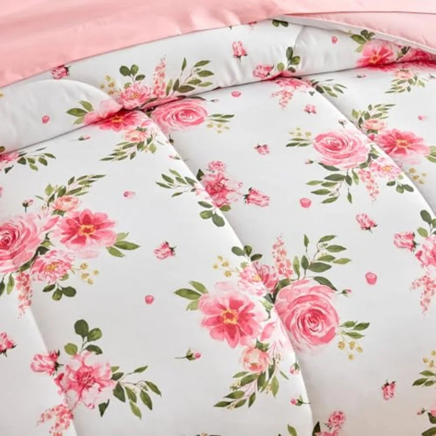 Soft microfiber material of the Queen Floral Bedding Set, a perfect choice for all-season comfort with this floral bedding set.