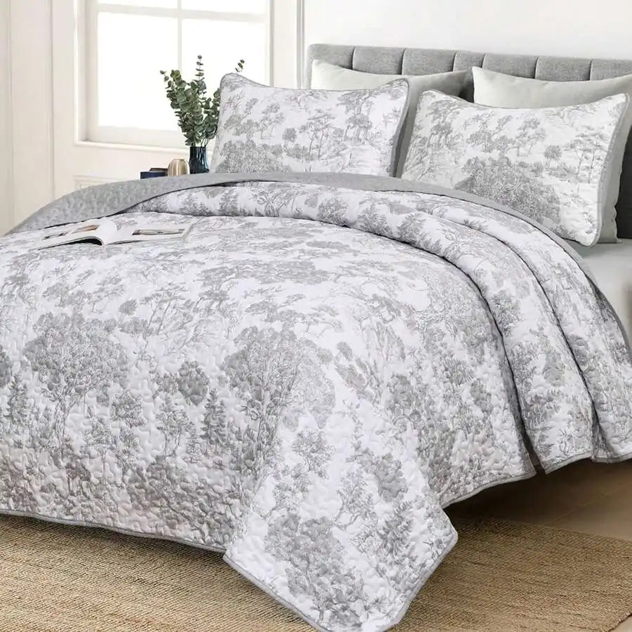 3-Piece Queen Floral Quilt Set, Lightweight Reversible Farmhouse Coverlet with 2 Pillow Shams - botanical farmhouse quilt close-up