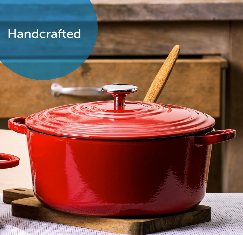Close-up of the BK Bourgogne 7QT cast iron dutch oven lid, emphasizing its functional and stylish design.