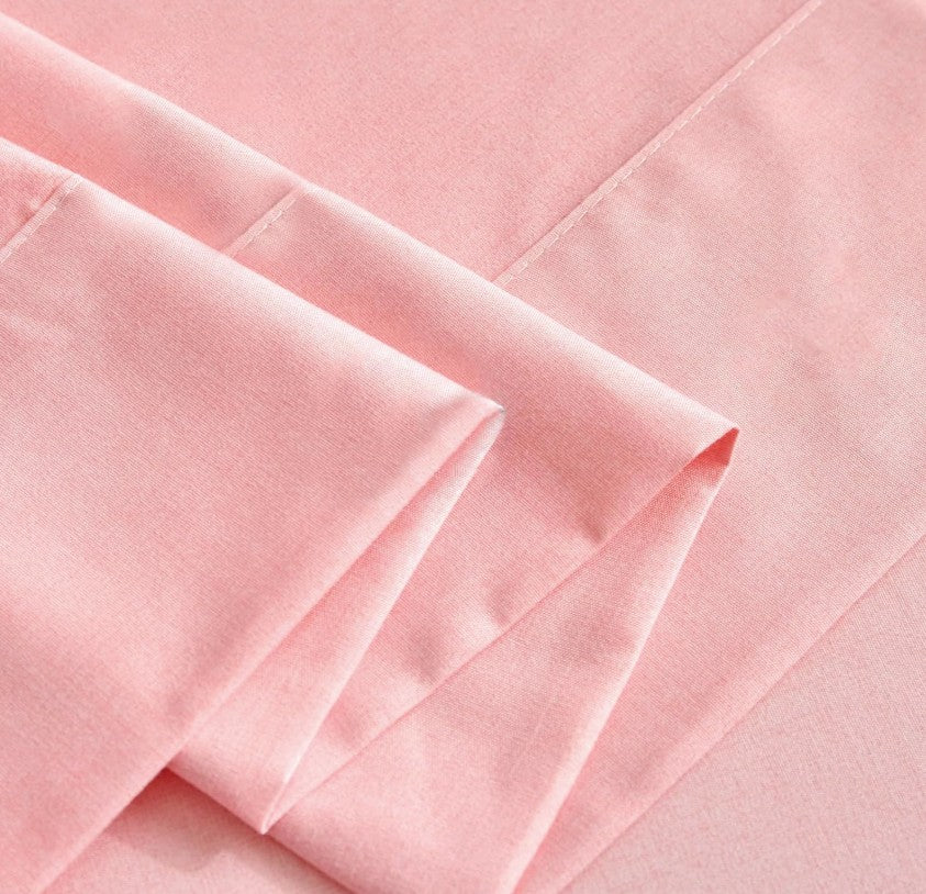 Dark pink floral sheets and pillowcases included in the Queen Floral Bedding Set for a cohesive, stylish look.