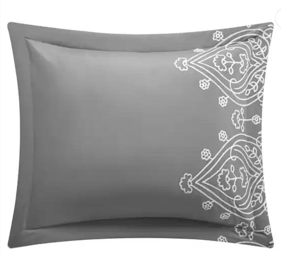 Elegant Silver Medallion pattern on the Queen King Microfiber 6-Piece Comforter Set, enhancing bedroom aesthetics.