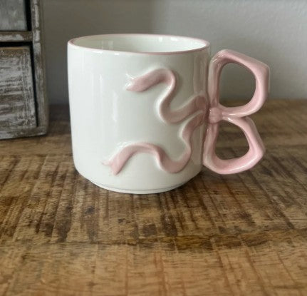 Room Essentials 17.22oz Cream Stoneware Bow Mug with Pink Handle, Microwave & Dishwasher Safe, 17.22-ounce stoneware coffee mug