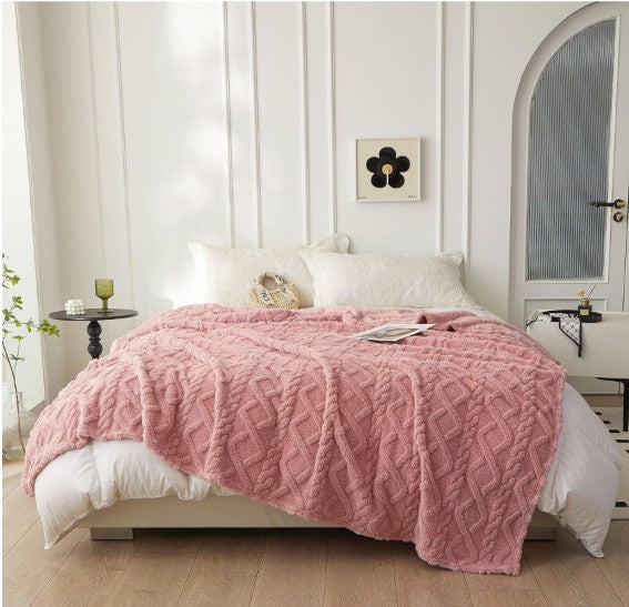 AEHOME Lamb Fleece Blanket - Anti-Pilling Fluffy Throw for Sofa and Bed - Gray/Pink, breathable Lamb fleece blanket for all-season use