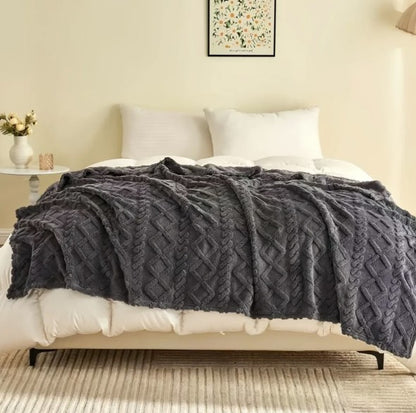 AEHOME Lamb Fleece Blanket - Anti-Pilling Fluffy Throw for Sofa and Bed - Gray/Pink, anti-pilling Lamb fleece blanket with durable stitching