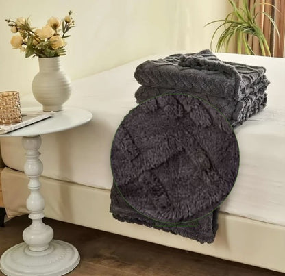 AEHOME Lamb Fleece Blanket - Anti-Pilling Fluffy Throw for Sofa and Bed - Gray/Pink, skin-friendly Lamb fleece blanket for relaxing
